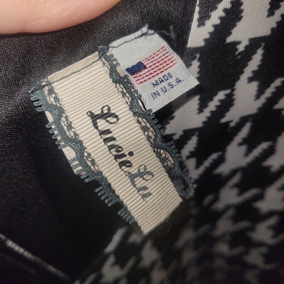 Lucie Lu black and white knit double v neck dress, size 3X - Picture 5 of 5